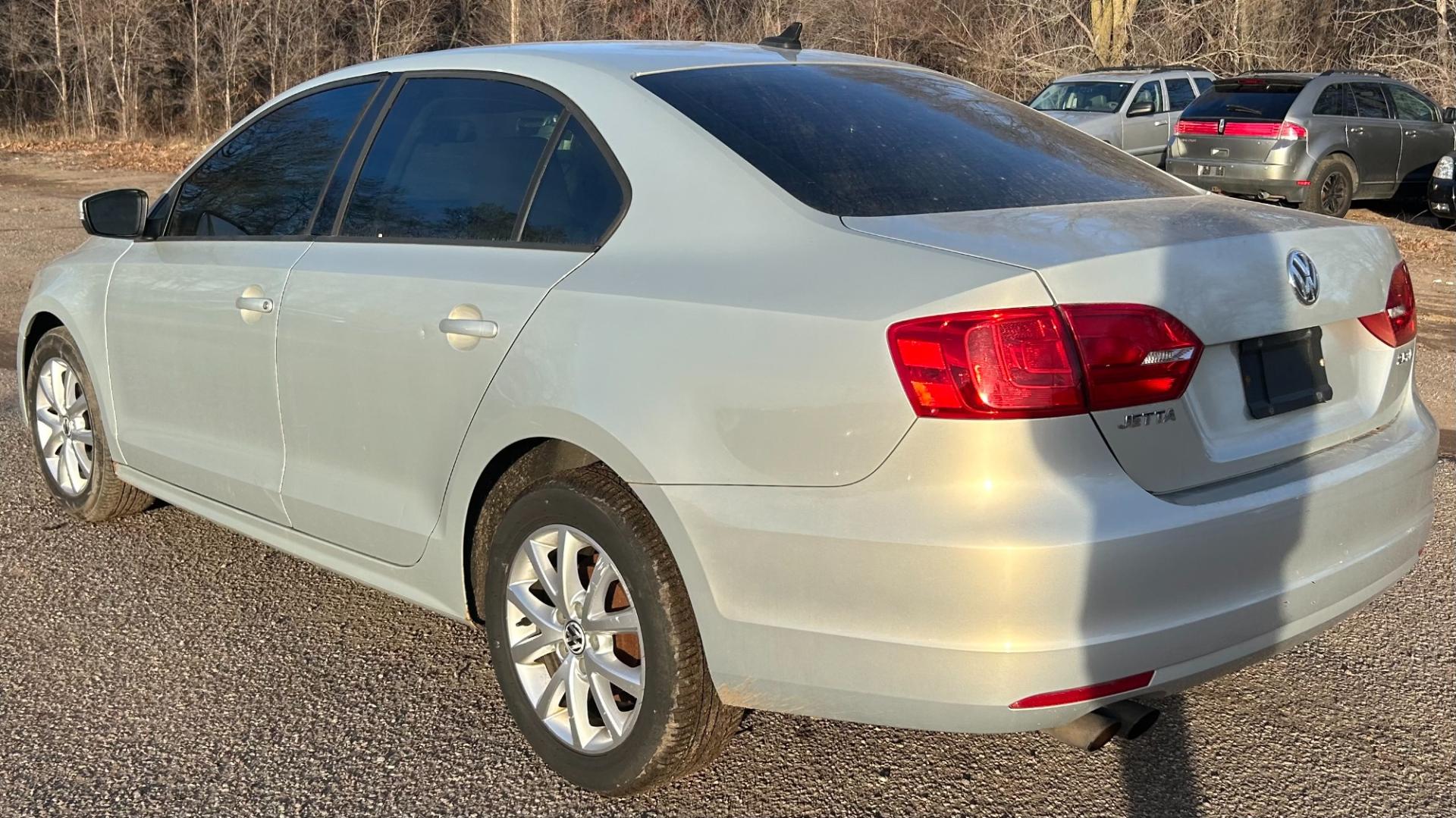 2011 Volkswagen Jetta SE (3VWDX7AJ5BM) with an 2.5L L5 DOHC 20V engine, located at 17255 hwy 65 NE, Ham Lake, MN, 55304, 0.000000, 0.000000 - Photo#6